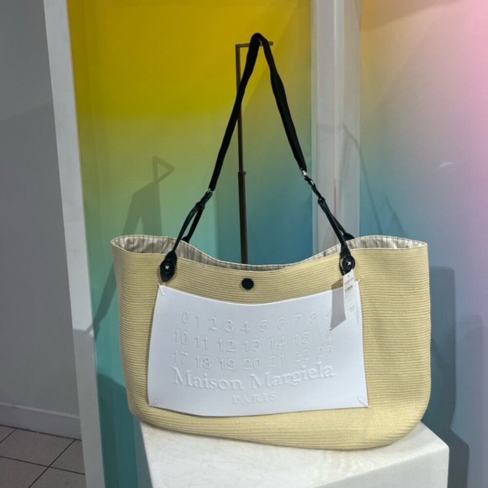 Maison Margiela embossed logo-patch raffia tote Beach Bag Brand New w tags